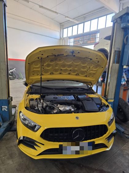 Mercedes-AMG Classe A, vano motore, lavoro dell'officina Carfix a Baricella